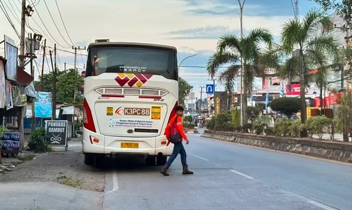 Bus Karyawan KPC Masih Abaikan Titik Halte Resmi di Sangatta