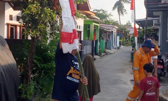 Sambut HUT ke-82 RI, Warga Satimpo Bontang Kompak Merah-Putihkan Sudut Kampung