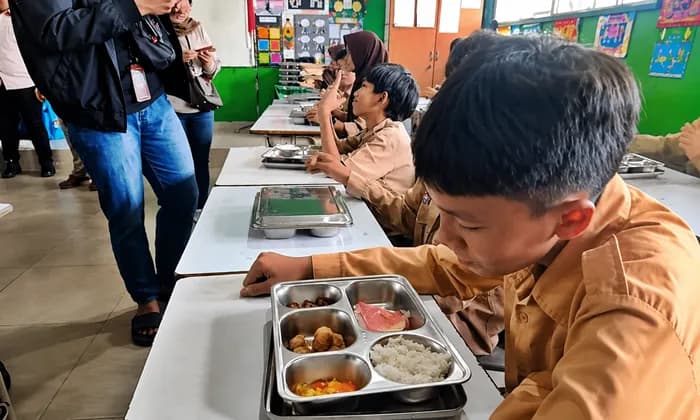 Batas Aman Konsumsi MBG Wajib Dicantumkan di Ompreng