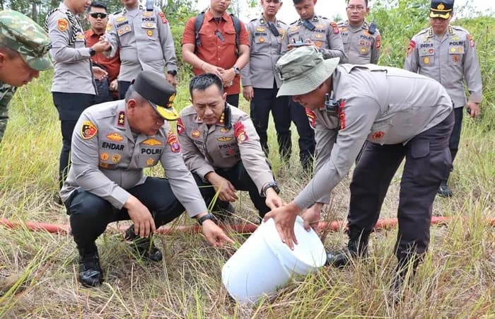 Tekan Karhutla Balikpapan, Polda Kaltim Uji Bahan Semikimia Penyekat Api