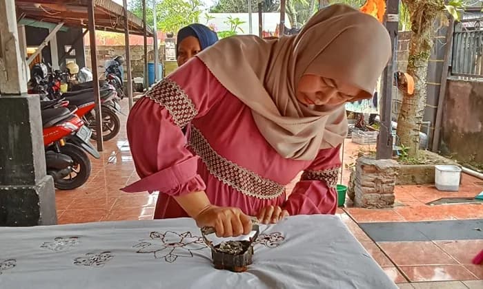 Terinspirasi Burung Mangrove, Batik Bangau Tongtong Bontang Go Internasional