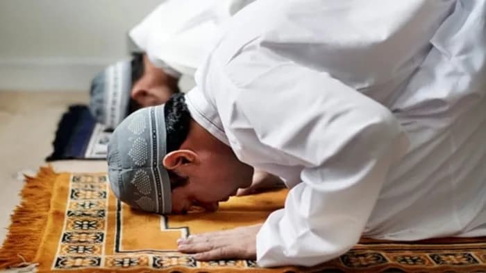 Jangan Sepelekan Shaf Salat, Ini 5 Hadis yang Jadi Peringatan Keras