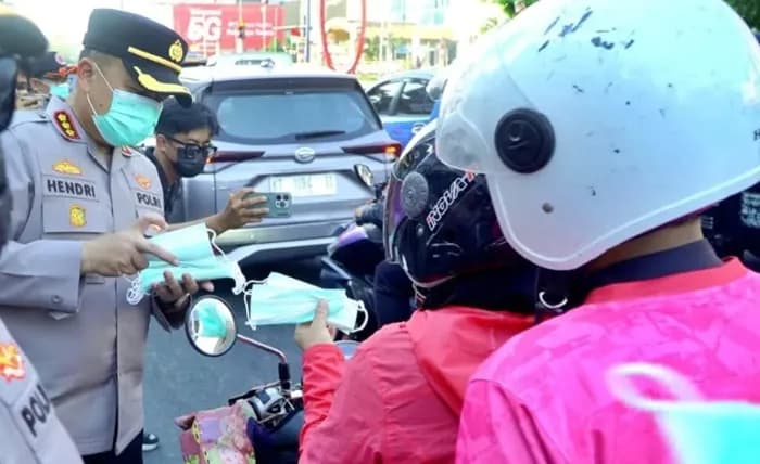 Kabut Asap Pekat di Samarinda, 10 Ribu Masker Gratis Dibagikan