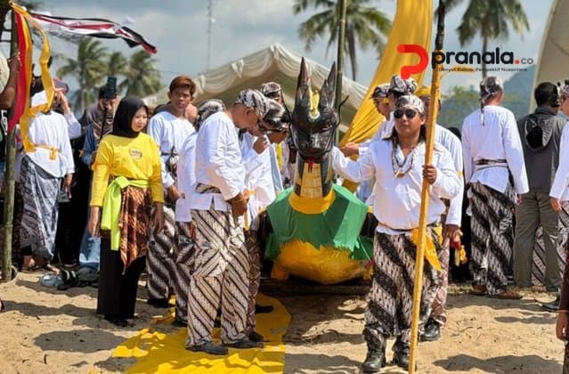 Festival Sekerat Nusantara V Ditutup Meriah, Ritual Mengulur Naga Tegaskan Identitas Budaya Kutim