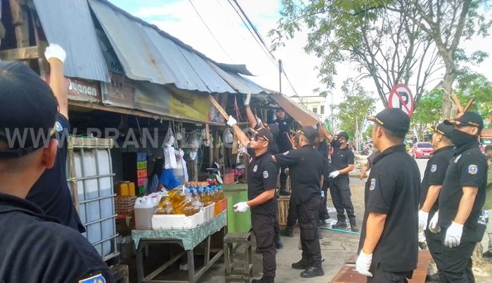 PKL di Bontang Dilema: Pilih Pasar Tamrin Sepi atau Lapak yang Dibongkar