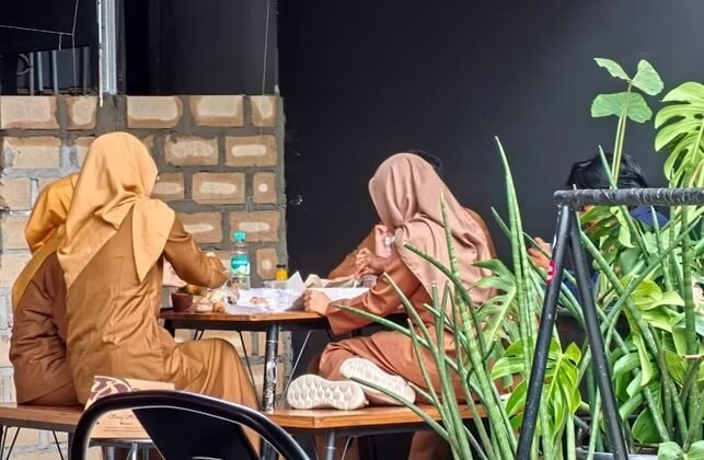 Duh! ASN Bontang Nongkrong di Kafe saat Jam Kerja