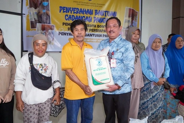 518 Keluarga di Bontang Terima 20 Kilogram Beras