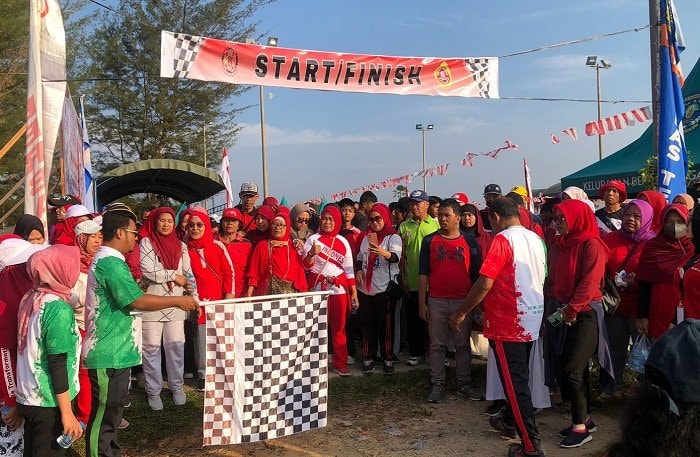 Ribuan Warga Berebas Tengah Meriahkan Jalan Santai Semarak HUT Kemerdekaan RI