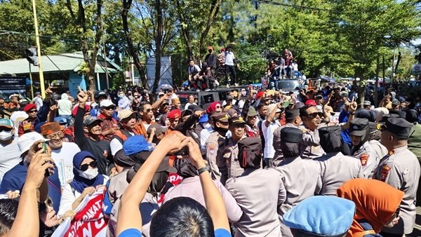 1.000 Loyalis Kepung DPRD Pangkep, Tuntut Klarifikasi Anggota Dewan