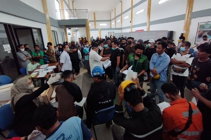 Warga Terima Vaksin Booster, Pekerja di Bontang Tak Dapat Jatah