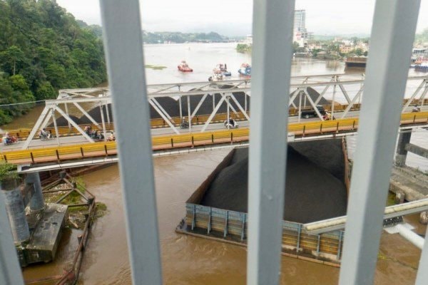 Jembatan Mahakam Retak, Kendaraan Muatan Besar Dilarang Melintas
