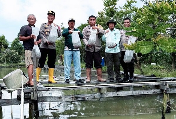 Aksi Polsek Bontang Barat Dukung Budidaya Ikan Lele dan Nila, Ciptakan Pangan Berkelanjutan di Bontang