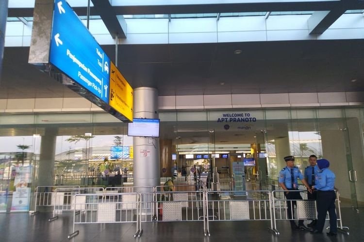 Bandara APT Pranoto Wajibkan Penumpang Jalani Vaksinasi Booster