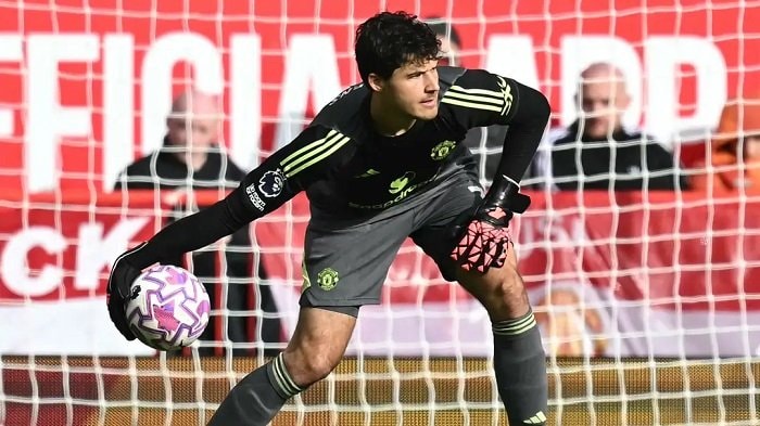 Debut Manis Senne Lammens: “Schmeichel Baru” yang Bikin Old Trafford Bernyanyi Lagi