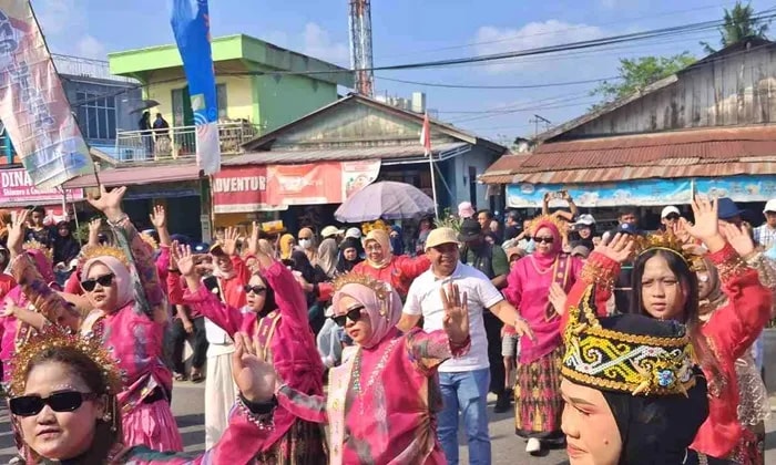 Meriahnya Karnaval Pawai Kemerdekaan Lok Tuan Bontang