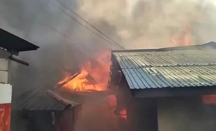 Kepungan Api di Gang Sempit Dahor Balikpapan Hanguskan Belasan Rumah