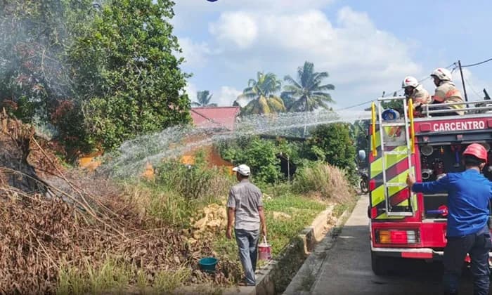 Kebakaran Lahan di Bontang Mengancam Rumah Warga