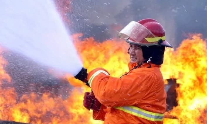 Bantu Padamkan Karhutla di Bontang, Pupuk Kaltim Siapkan Dua Titik Air Siaga 24 Jam