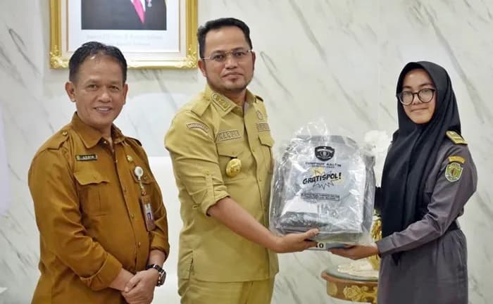 Kaltim Mulai Salurkan Puluhan Ribu Paket Seragam Gratis