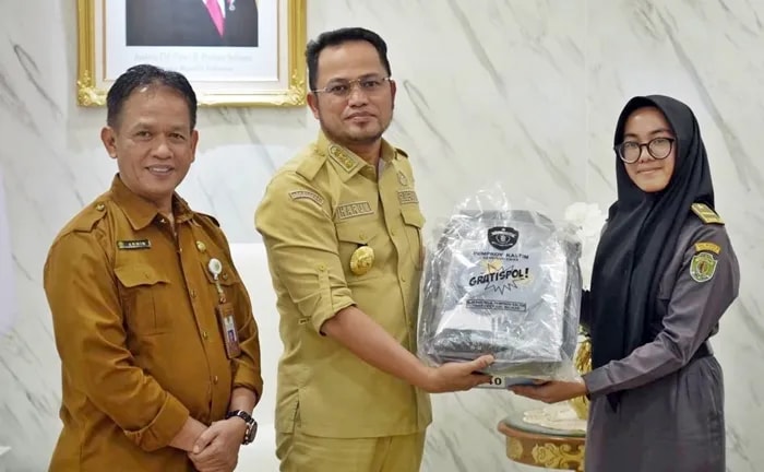 Kaltim Mulai Salurkan Puluhan Ribu Paket Seragam Gratis