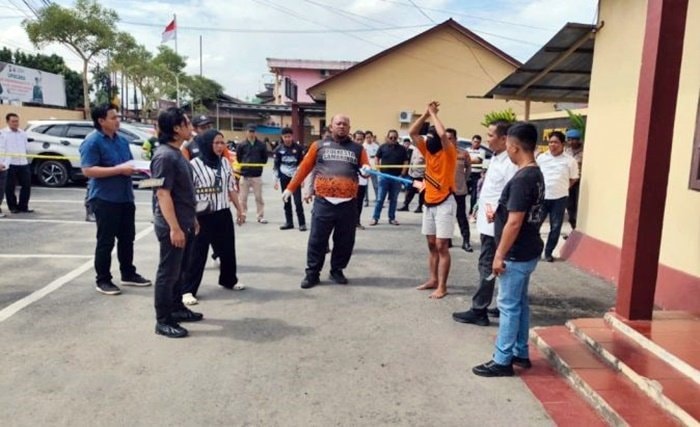 Rekonstruksi Pembunuhan di Samarinda: Sengketa Rp600 Ribu untuk Beli Sabu Berujung Maut