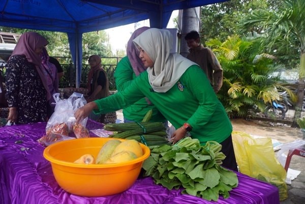 Warga Bontang Serbu Gerakan Pangan Murah di Kanaan