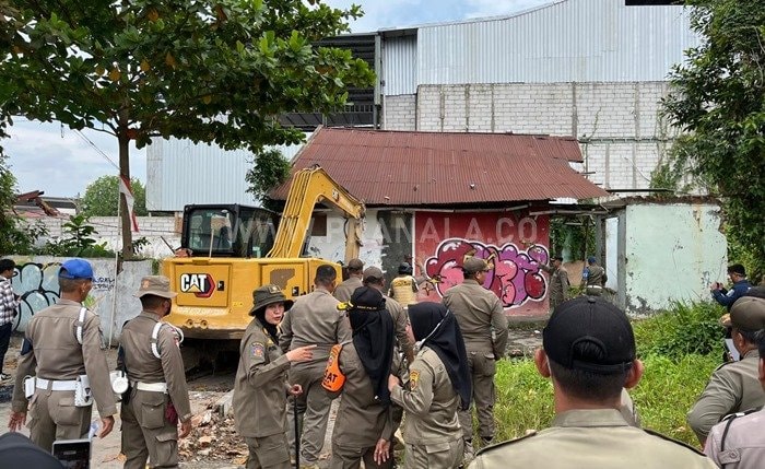 Lapak di Eks Bandara Temindung Samarinda Dibongkar, Satpol PP Kaltim Janji Tata Ulang Kawasan