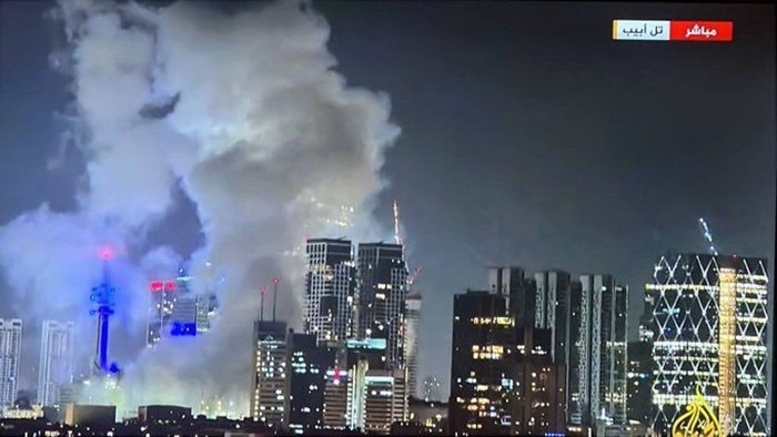 Markas Militer Israel Diserang Rudal Iran, Tel Aviv Diguncang