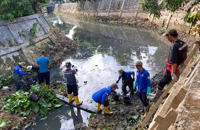 Cerita Pasukan Panbers Bontang: Sebulan Berteman Lumpur Demi Adang Banjir Kiriman