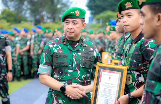 Prajurit Kodam VI/Mulawarman Raih Prestasi Karate, Pangdam Beri Penghargaan
