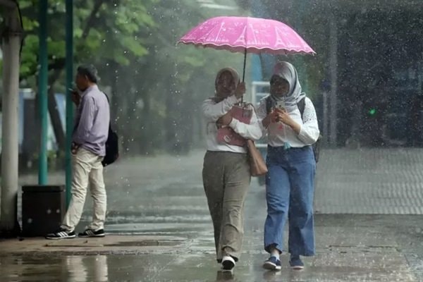 Cuaca Kaltim Awal Juli 2024 Diprediksi Hujan Menengah, Siapkan Payung Anda!