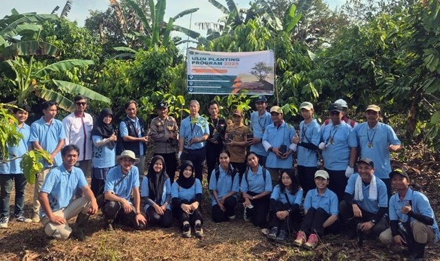Mahasiswa Jepang dan Unmul Samarinda Tanam Pohon Ulin di Lung Anai, Kapolsek Loa Kulu Apresiasi