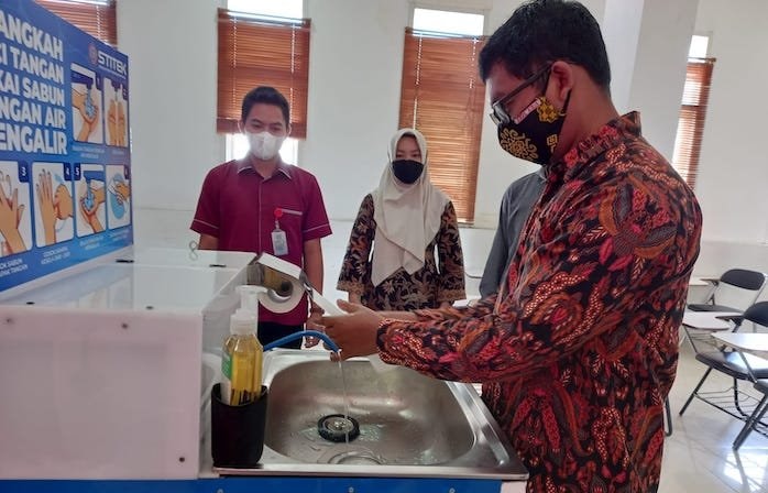 Inovatif! Dosen dan Mahasiswa Stitek Ciptakan Wastafel Cerdas Ramah Lingkungan