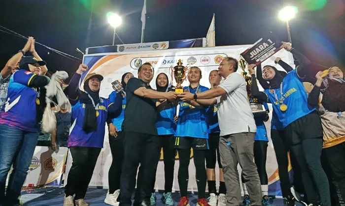 Tanjung Laut raih gelar juara Turnamen Voli Putri Bontang empat kali beruntun usai tekuk Api Api 3 0. Kapten Purnama Sari sabet gelar MVP Tanjung Laut raih gelar juara Turnamen Voli Putri Bontang empat kali beruntun usai tekuk Api Api 3 0. Kapten Purnama Sari sabet gelar MVP