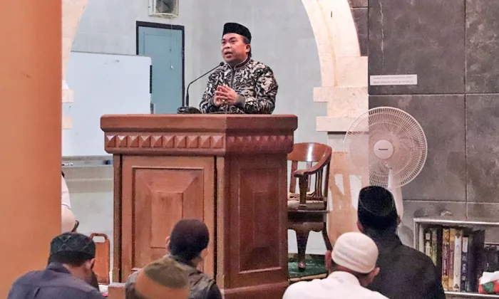 Wakil Wali Kota Bontang, Agus Haris, dalam forum diskusi usai Salat Subuh Berjamaah dan Gerakan Bersih Bersih Masjid (BBM) di Masjid Al Furqon, BTN PKT, Kelurahan Belimbing, Minggu