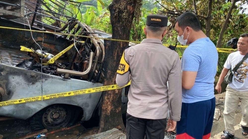 Pengendara Mobil yang Sebabkan Kebakaran Diamankan Polisi