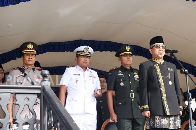 Bupati Kutim Ajak Masyarakat Hormati Guru di Hari Guru Nasional 2025