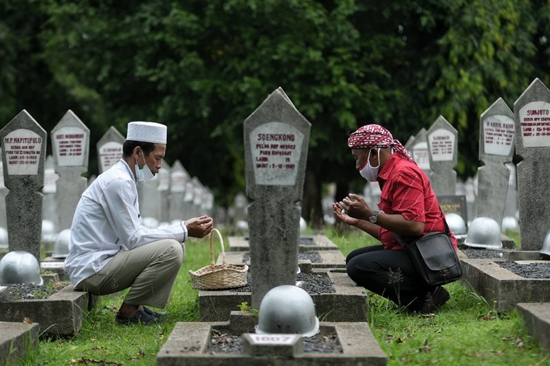 Bacaan Doa Ziarah Kubur Lengkap Arab, Latin, dan Artinya