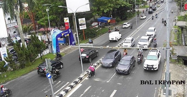 Dishub Balikpapan Pasang Warning Light di 4 Titik Rawan Kecelakaan