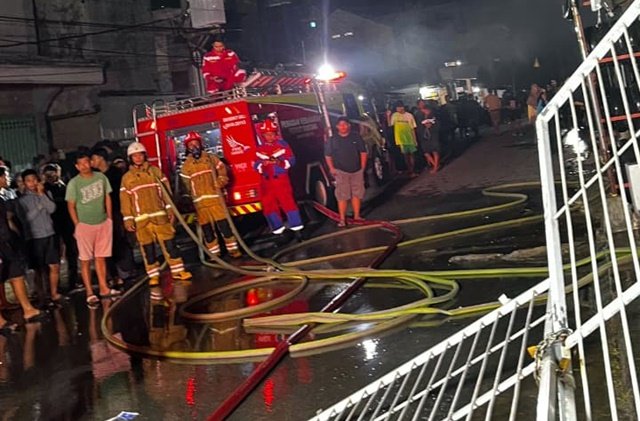 Dini Hari Mencekam di Berbas Pantai Bontang, Rumah Petakan Hangus Dilalap Api