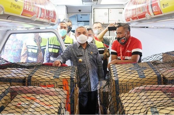 Gubernur Isran yang Pertama Divaksin Covid di Kaltim
