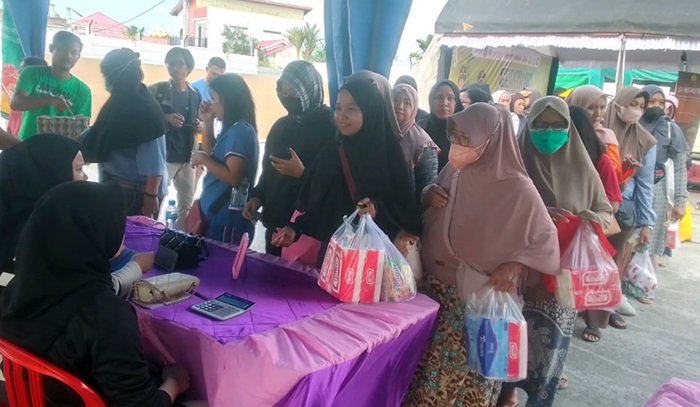 Cerita Tentang Tisu, Telur, dan Beras yang Diserbu Ratusan Warga Bontang