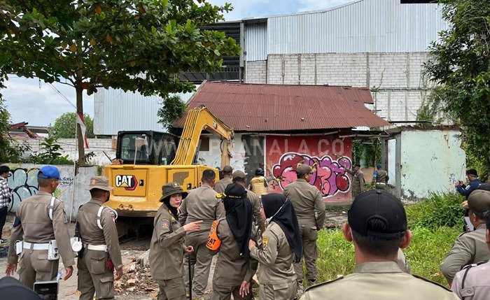Lapak di Eks Bandara Temindung Samarinda Dibongkar, Satpol PP Kaltim Janji Tata Ulang Kawasan