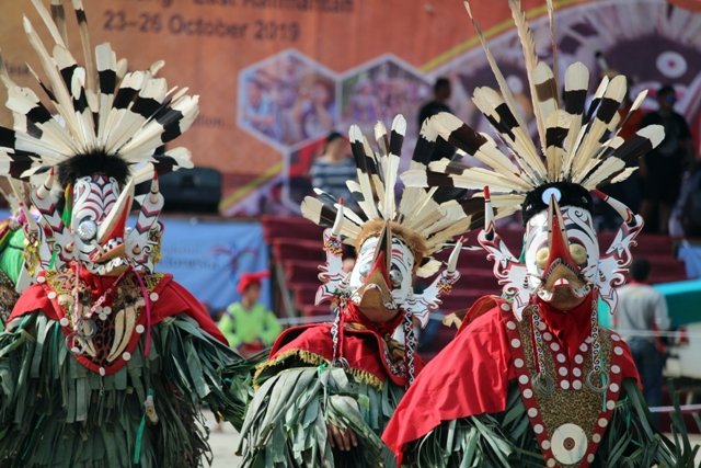 Tari Hudoq: Tarian Jelmaan dari Bumi Borneo