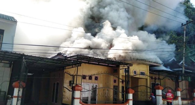 Kebakaran Hebat di Sempaja Selatan, Samarinda, Satu Bangunan Ludes Terbakar