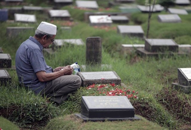 Arwah Orang Wafat Bisa Bertemu dengan Arwah Manusia Hidup?