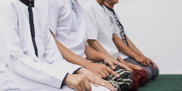 Salat Iduladha; Tata Cara, Niat, Doa, dan Amalan Sunahnya