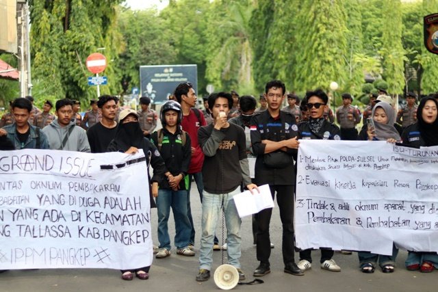 Mahasiswa Pangkep Geruduk Polda Sulsel, Desak Usut Dugaan Pembabatan Hutan Ilegal di Tondong Tallasa