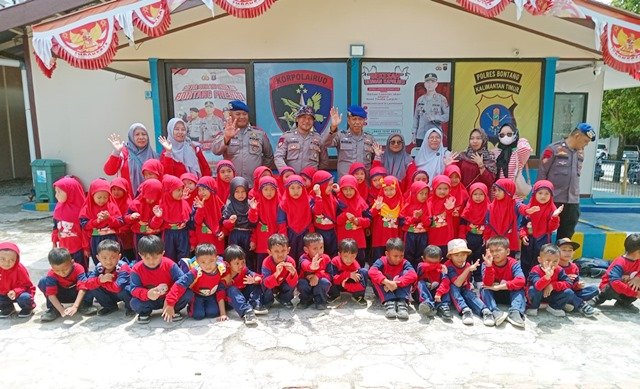 Kunjungan Edukatif TK Islam Kartini ke Sat Polairud Bontang, Anak-Anak Belajar Tugas Polisi Laut