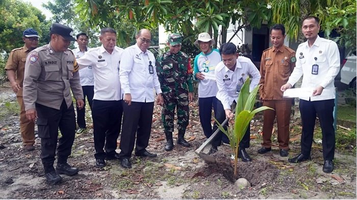 Lapas Bontang Tanam 400 Pohon Kelapa, Tegaskan Dukungan Program HOPE LANTANG